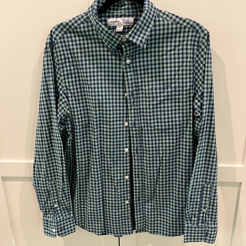 Old Navy. Size medium. Long Sleeve. Button Down.